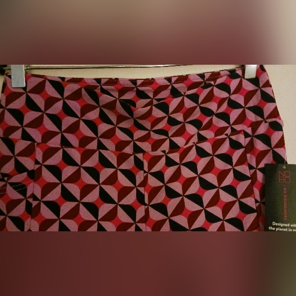 Geometric print fitness shorts Sz L nwt - Picture 2 of 3